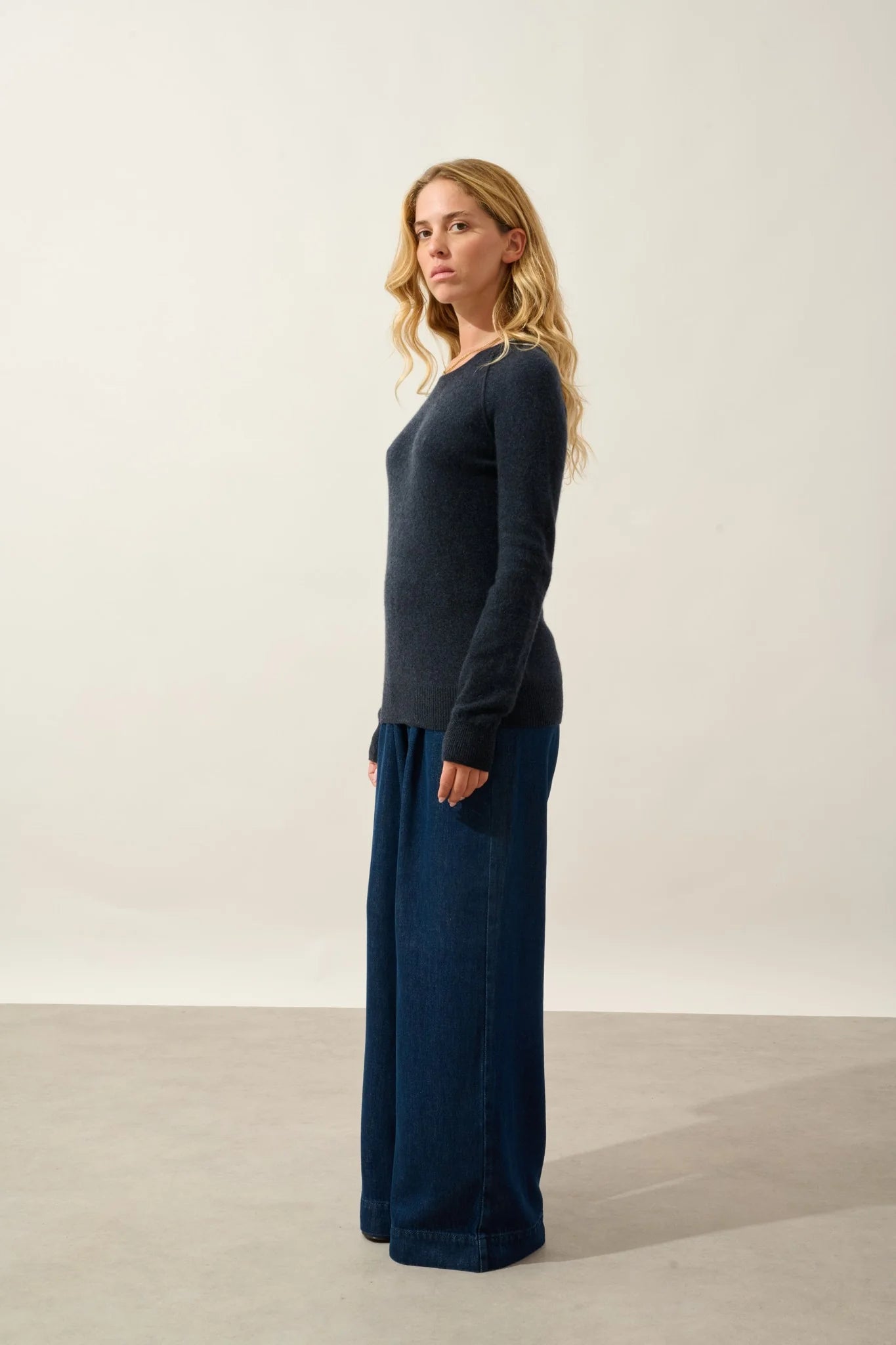 Crew-Neck Jumper - Etret - Caviar