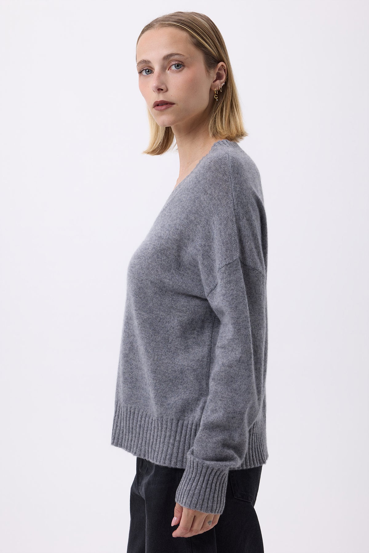 Jersey Oversize Cuello V Canalé Grueso F Everyday - Gris Oscuro - Mujer