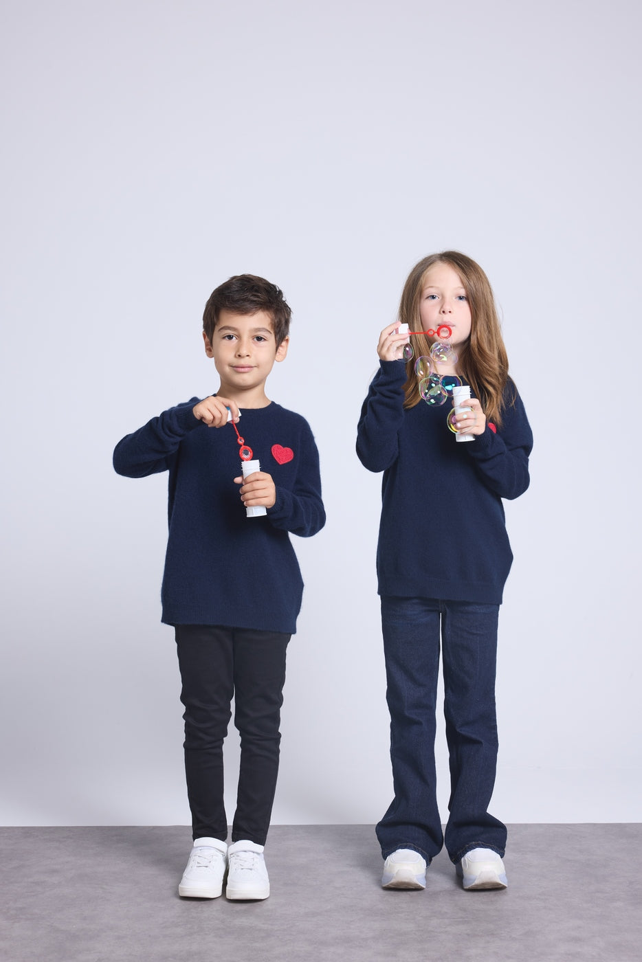 Jersey de cuello redondo con corazón y pompón Evy - Azul marino rojo - Infantil