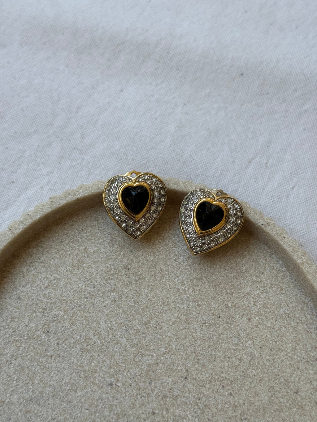 Boucles D’Oreilles Vintage - Cœurs Strass Et Cabochon Noir