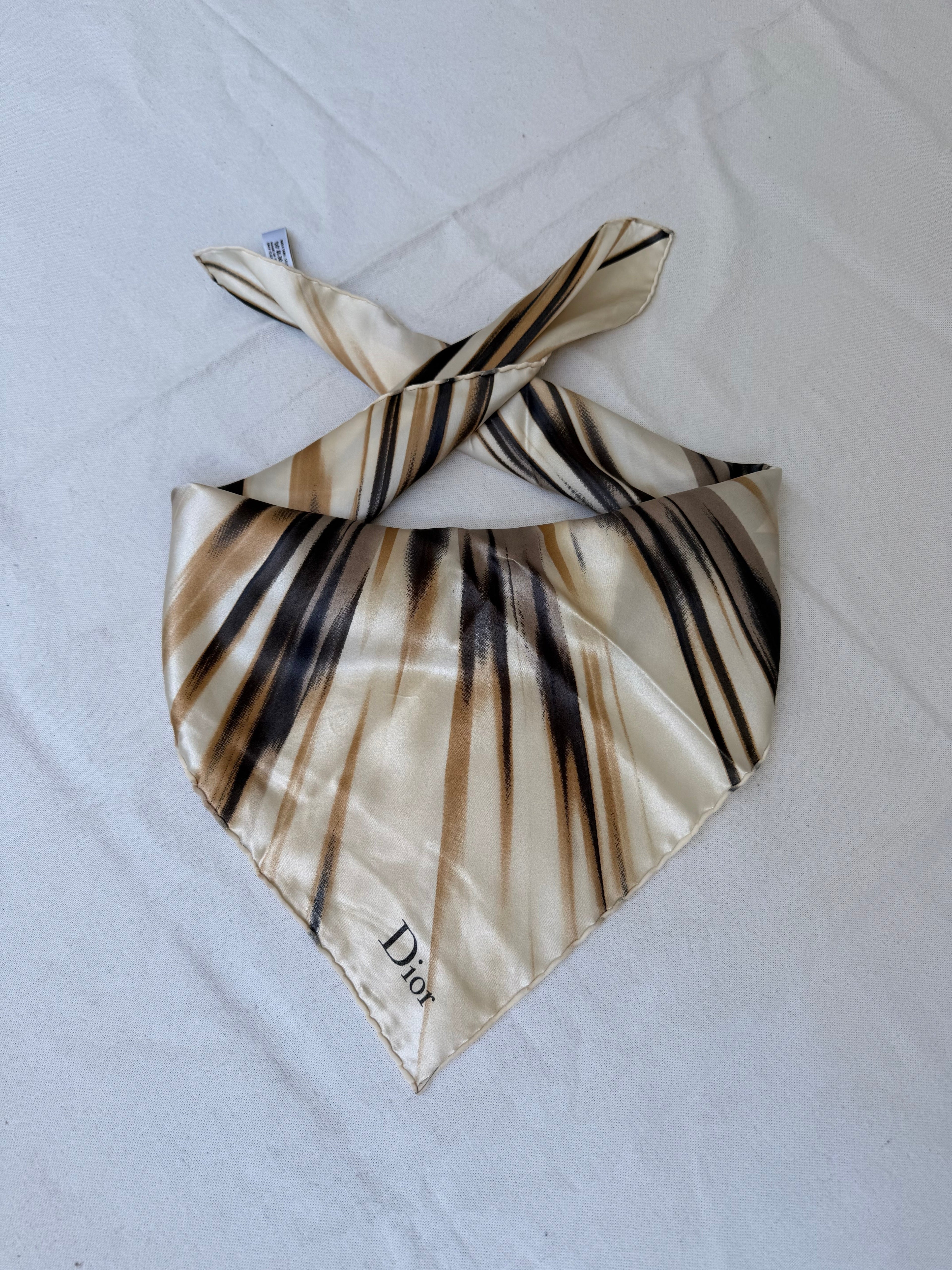 Foulard Christian Dior Vintage – Inscription Dior
