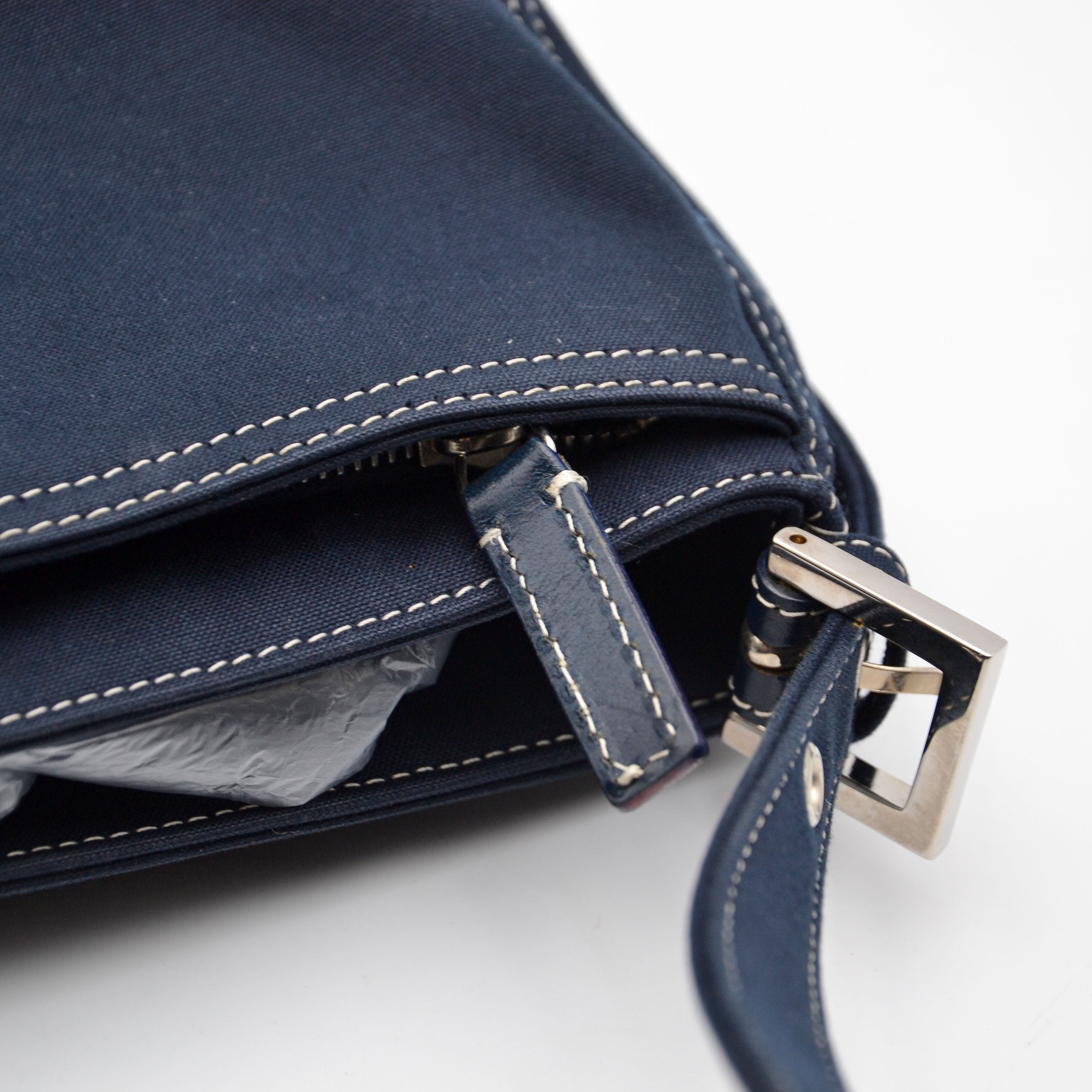 Sac Fendi Baguette Toile Bleu Marine Fermoir Ff Émail Vintage