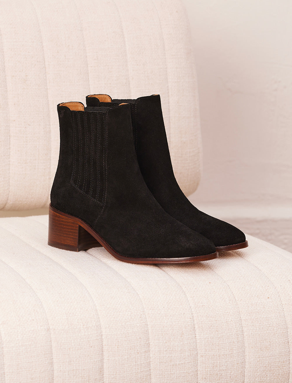 Lisa Heeled Chelsea Boots - Black - Women