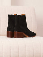 Lisa Heeled Chelsea Boots - Black - Women