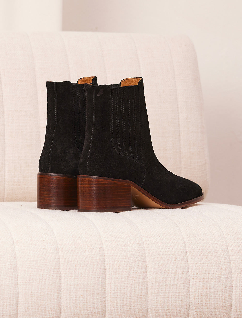 Lisa Heeled Chelsea Boots - Black - Women
