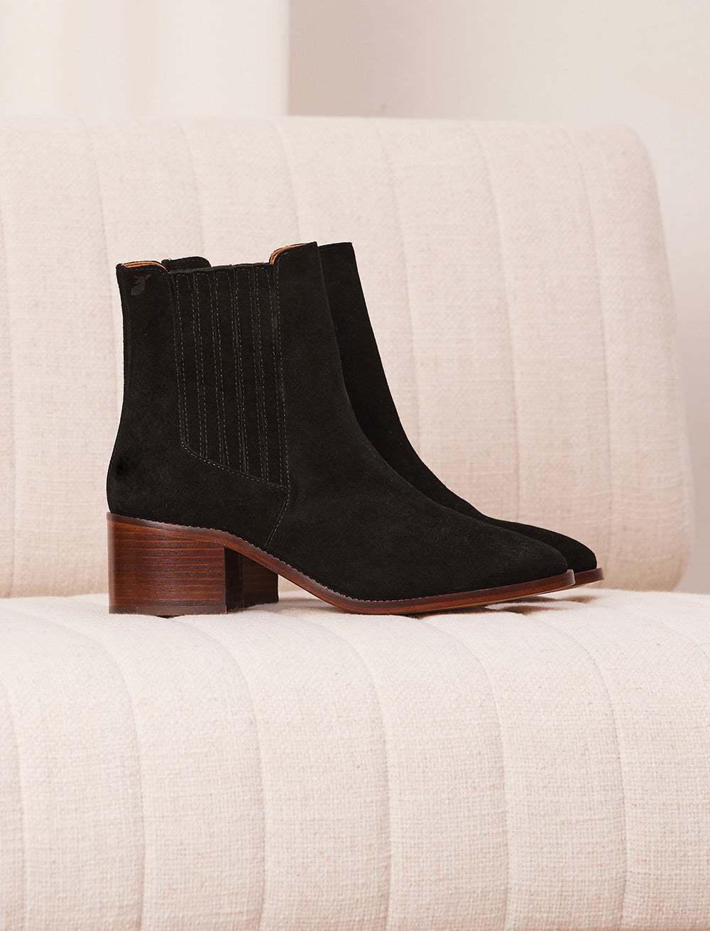 Lisa Heeled Chelsea Boots - Black - Women