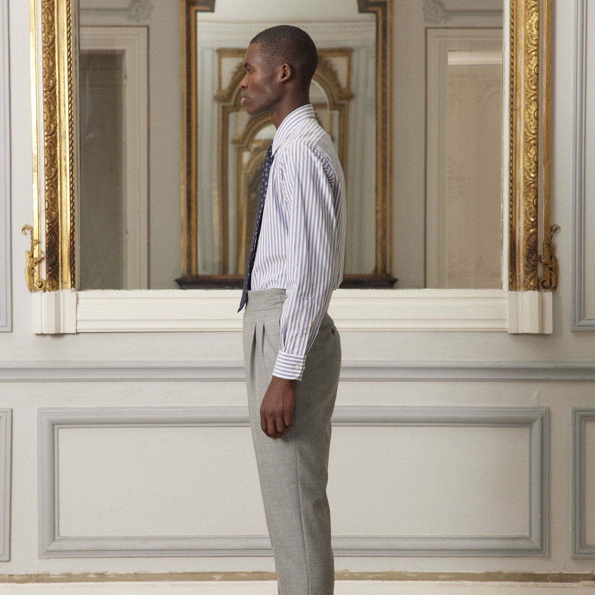 Chemise À Rayures Bleues Et Blanches
