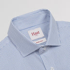 Hast – Two-Ply Poplin Shirt with Fine Blue Stripes, close-up of the collar of a blue and white striped shirt