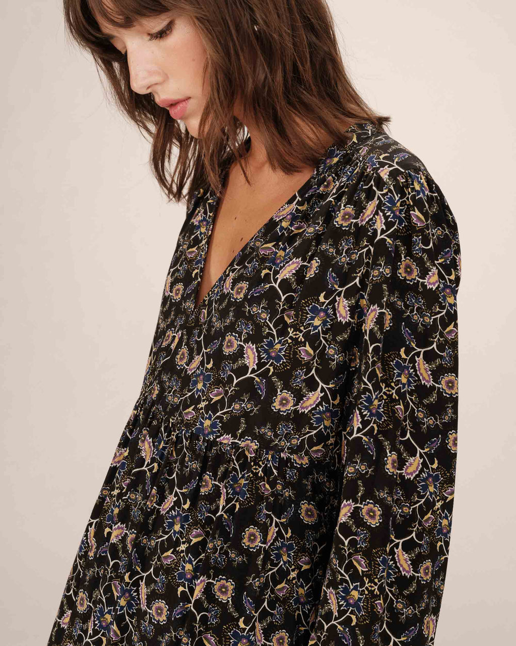 Vestido Corto Floral Negro Sirius