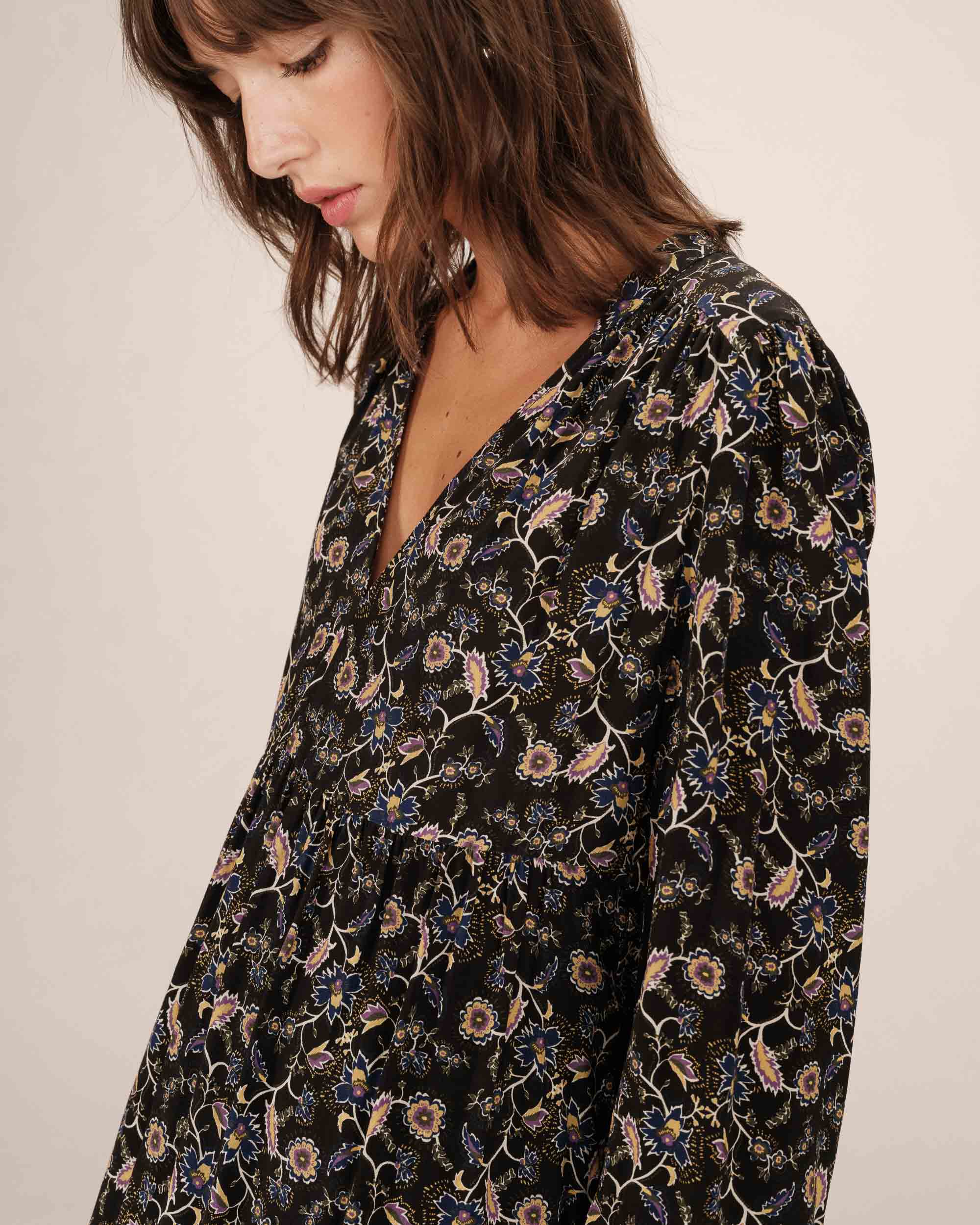 Vestido Corto Floral Negro Sirius
