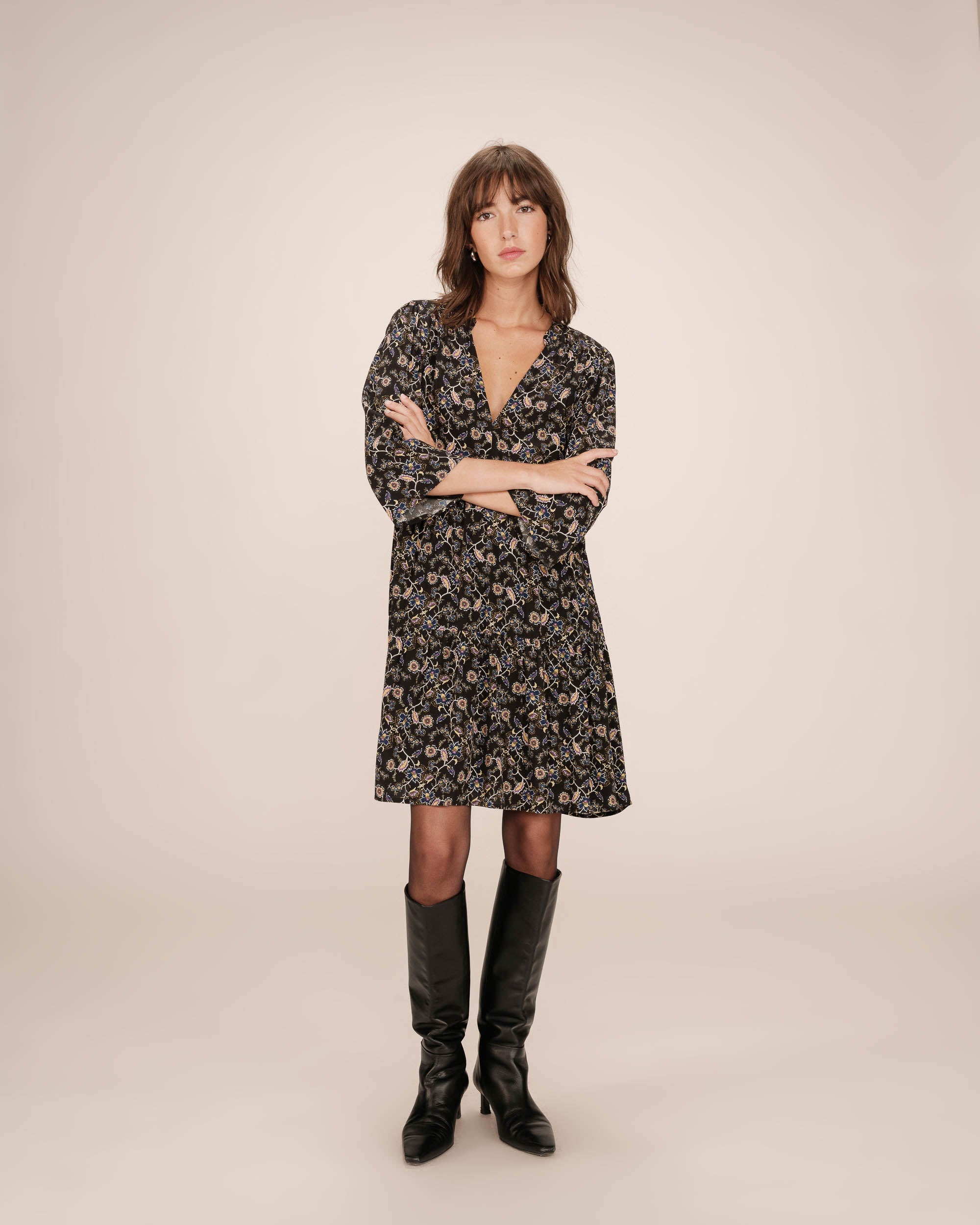 Vestido Corto Floral Negro Sirius