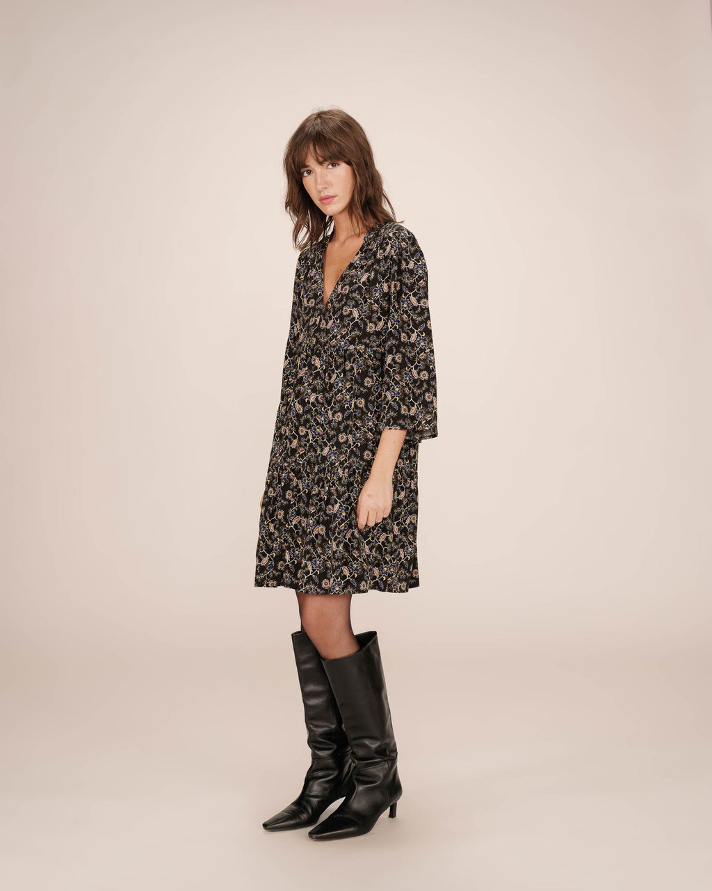 Vestido Corto Floral Negro Sirius