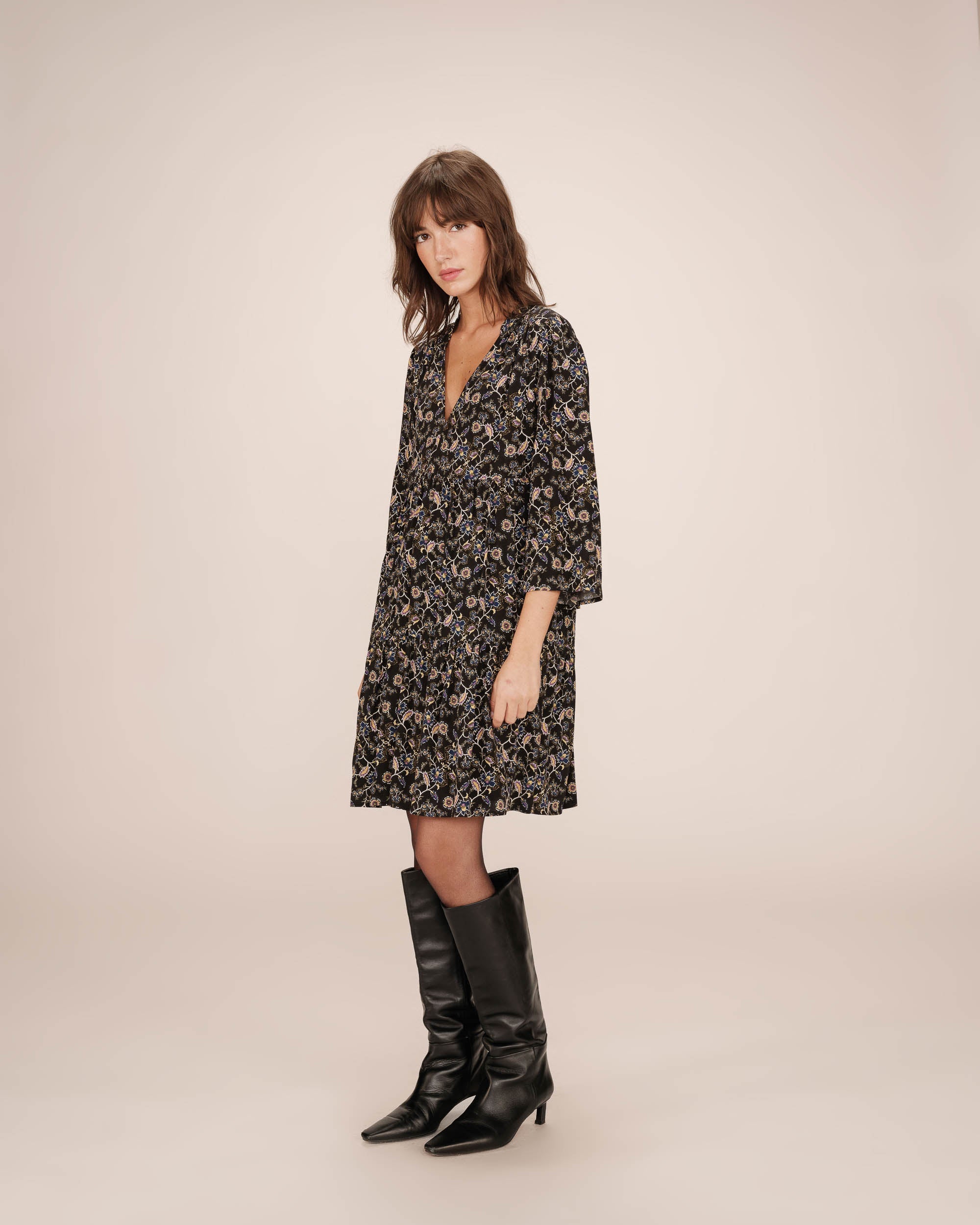 Vestido Corto Floral Negro Sirius