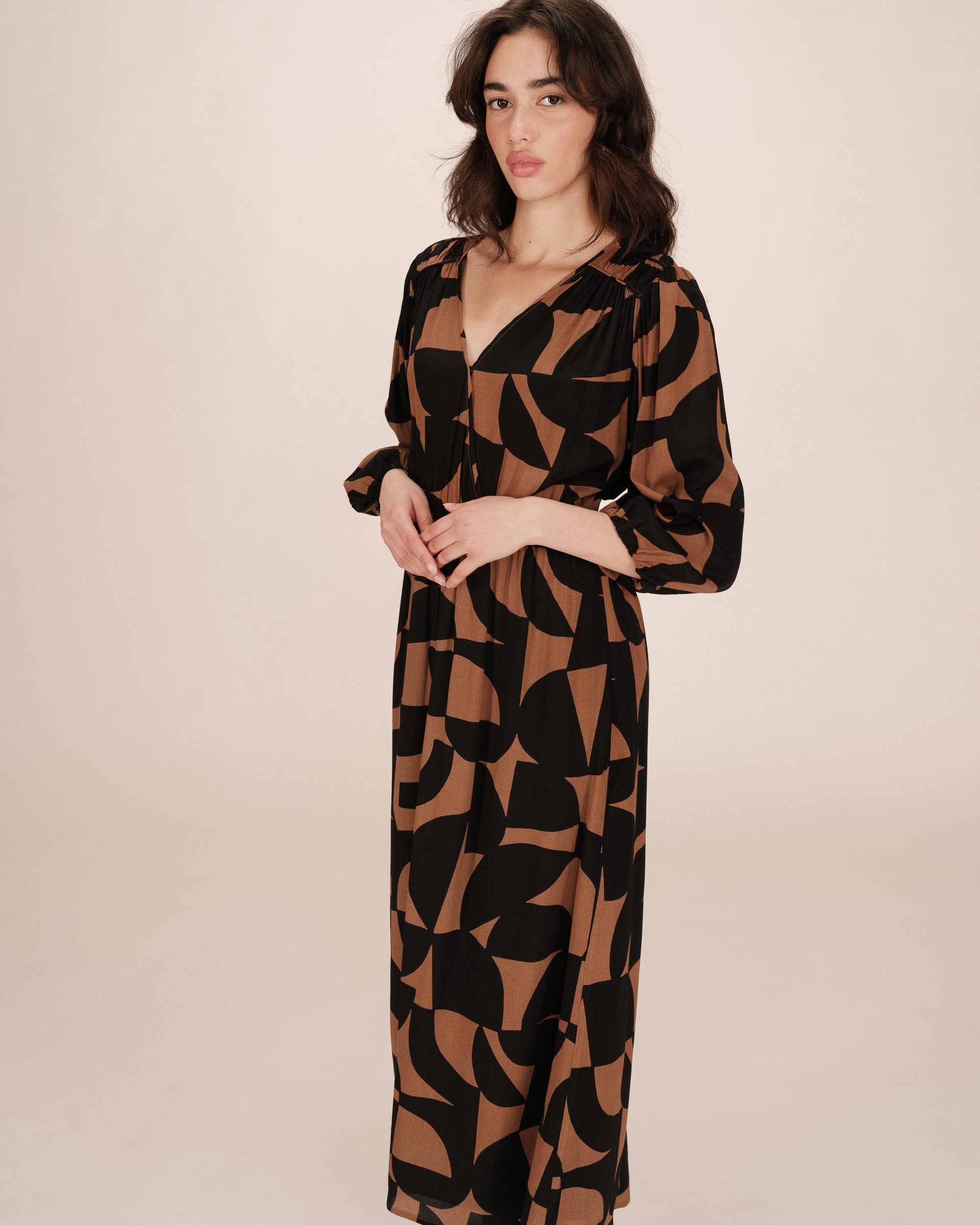 Robe Courte Graphique Chocolat Shelly