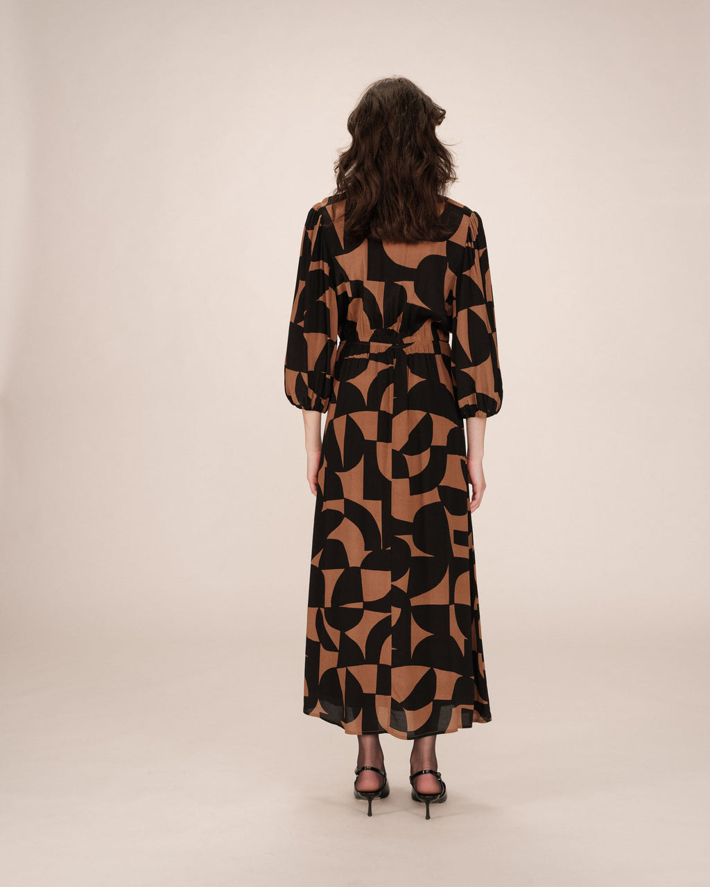 Robe Courte Graphique Chocolat Shelly