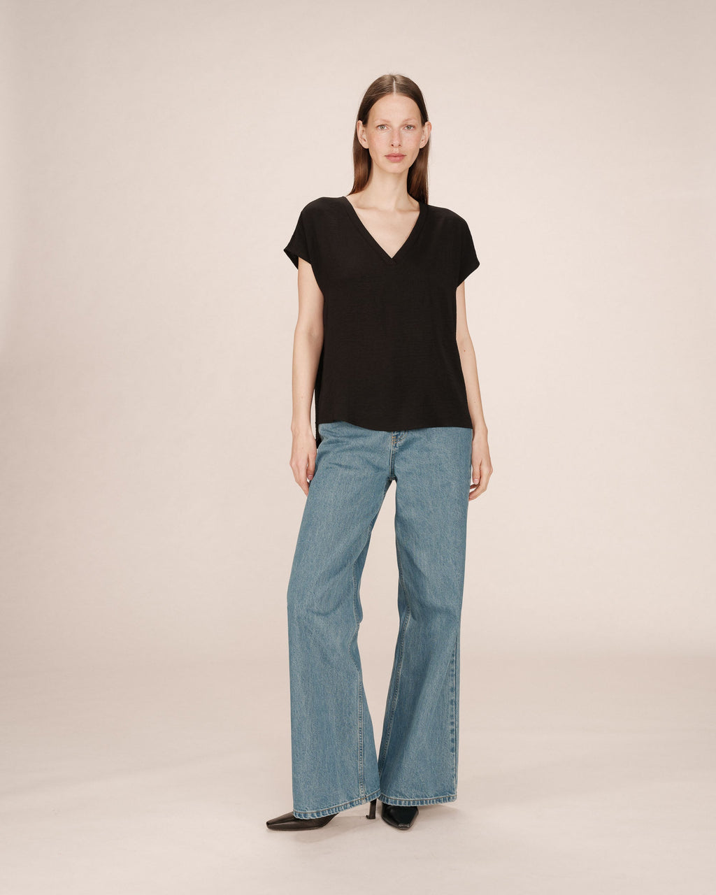 Fluid V-Neck Top Black Season