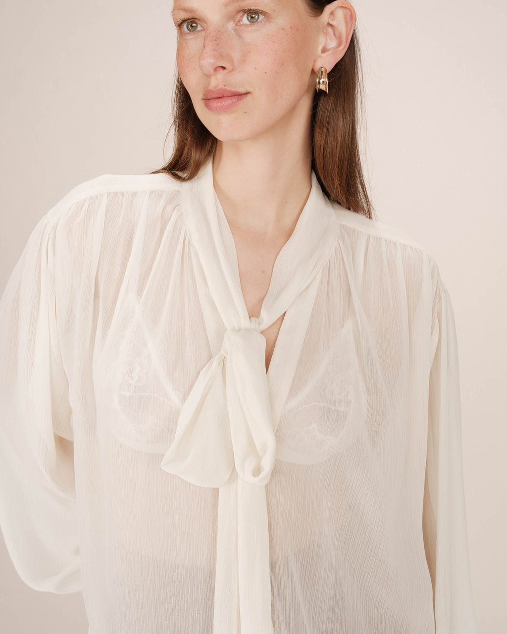Blouse Col Lavallière Ecru Splendide