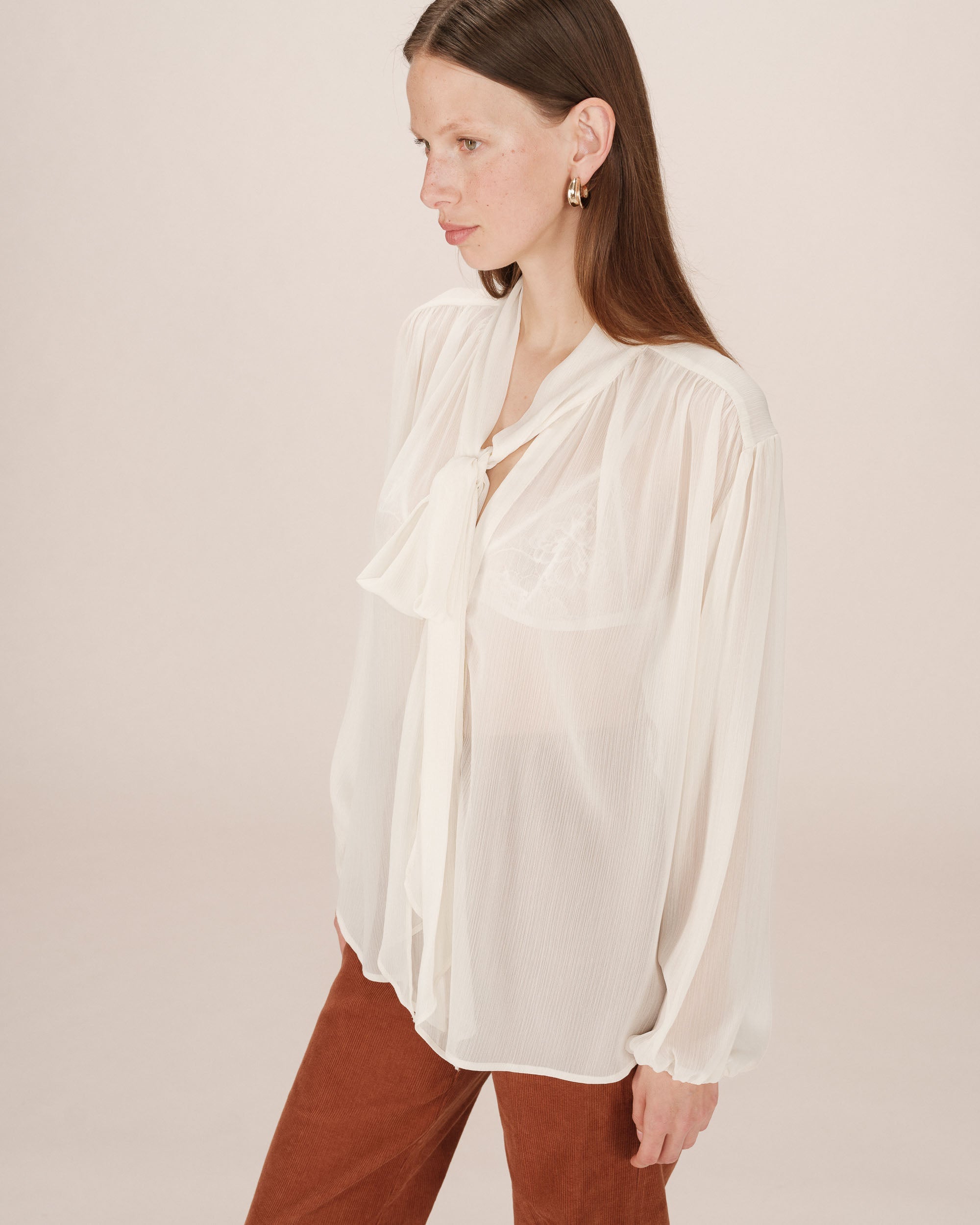 Blouse Col Lavallière Ecru Splendide