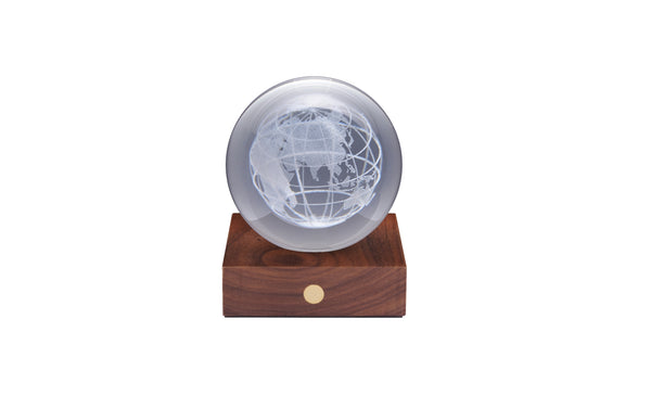 Gingko Design – Luz Amber Crystal - Globo, globo terráqueo de cristal grabado sobre una base de madera