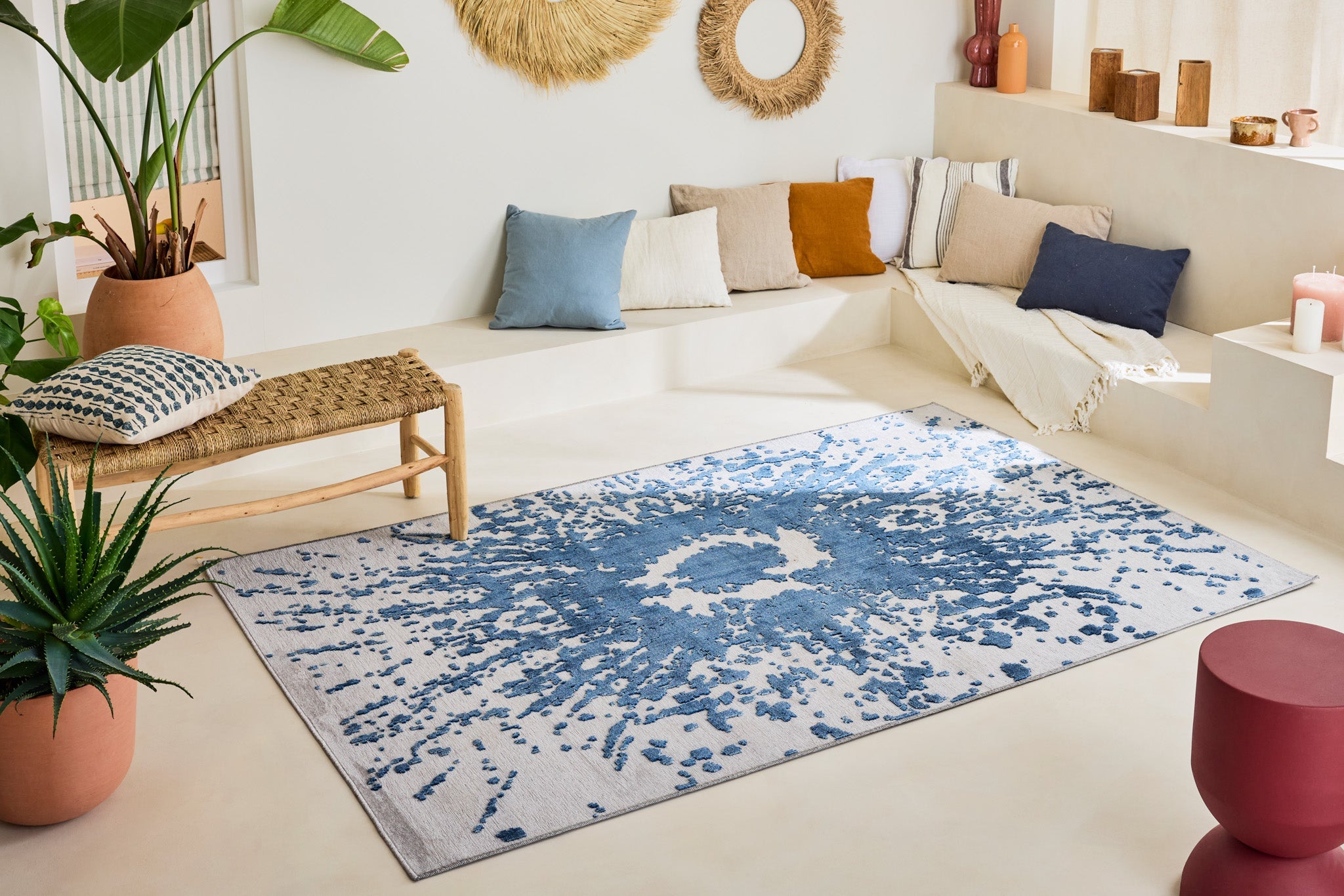 Rectangular gray rug with blue abstract pattern - GARDEN Garden