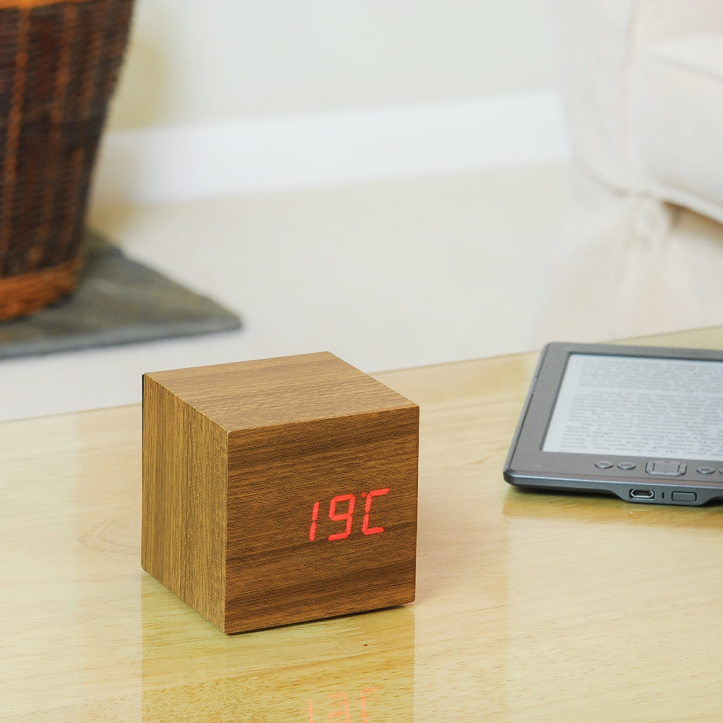 Reveil Wooden Cube Click - Teck / LED Rouge