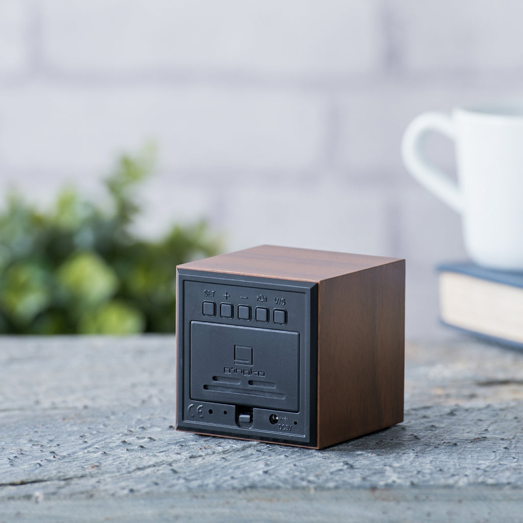 Reveil Wooden Cube Click - Noyer / LED Rouge