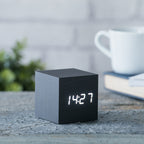Budzik Wooden Cube Click – Czarny / Biały LED