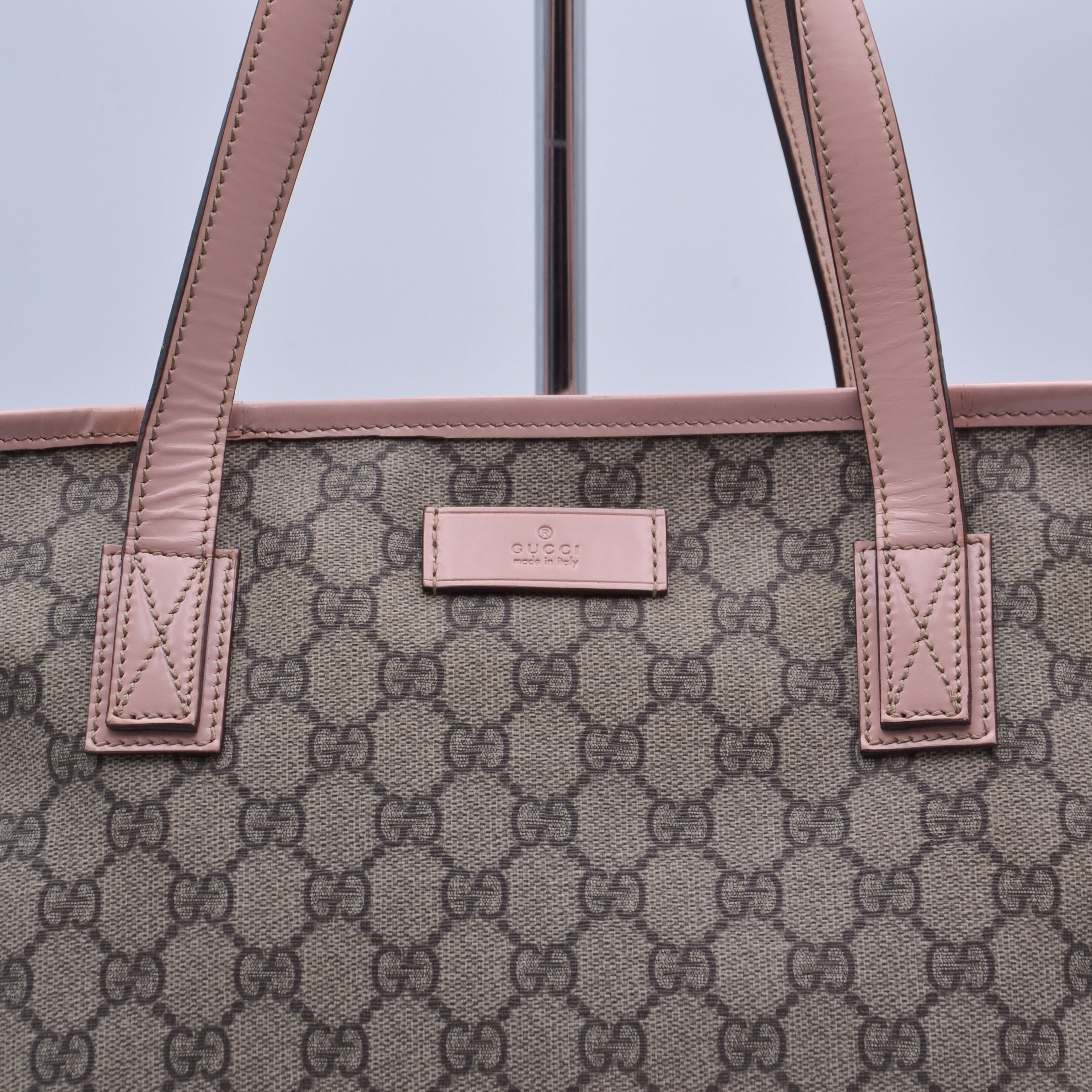 Gucci Gg Supreme Tote Zippé