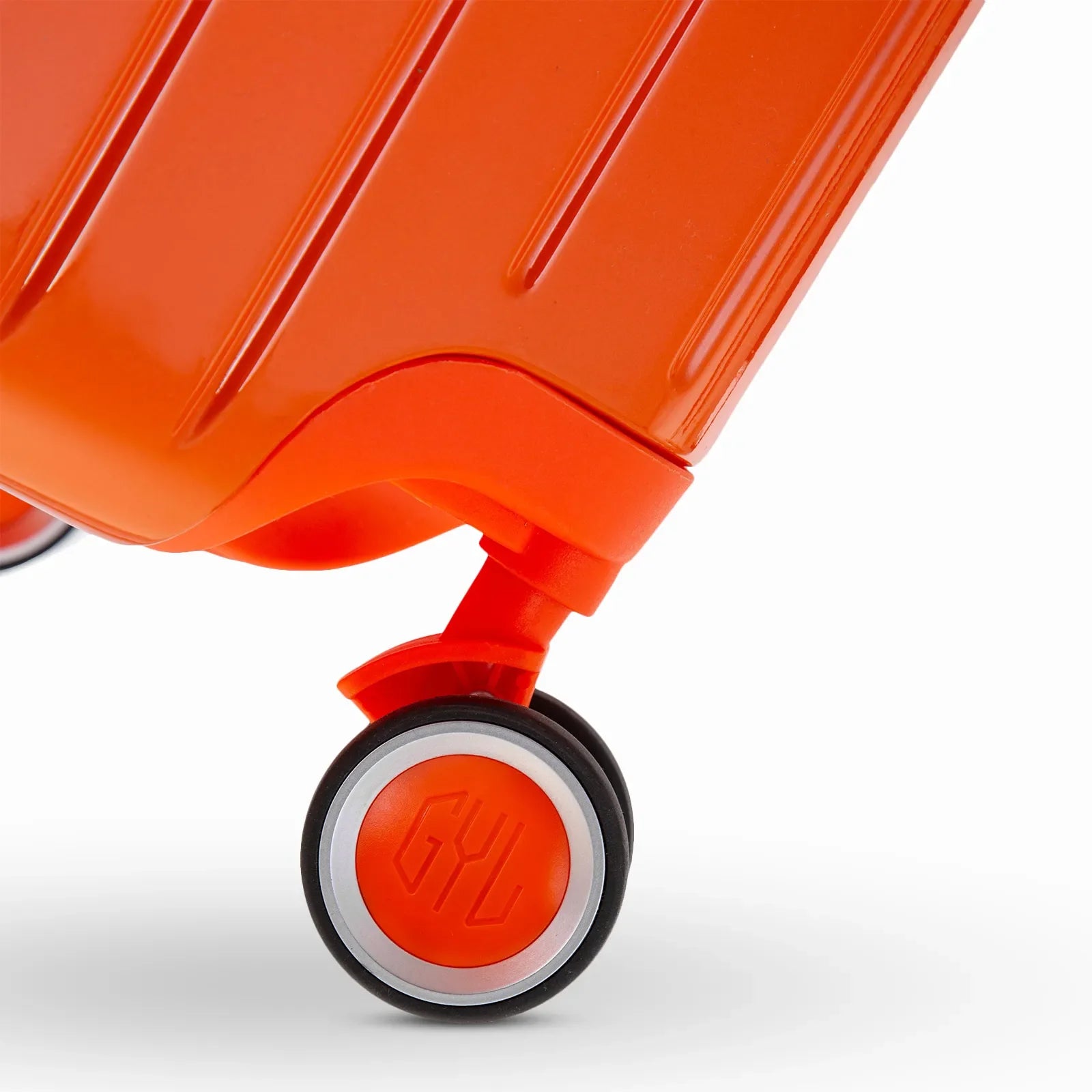 360° double wheel of the GYL Intemporelle orange suitcase with GYL logo engraved on the hub. #couleur_orange foncé