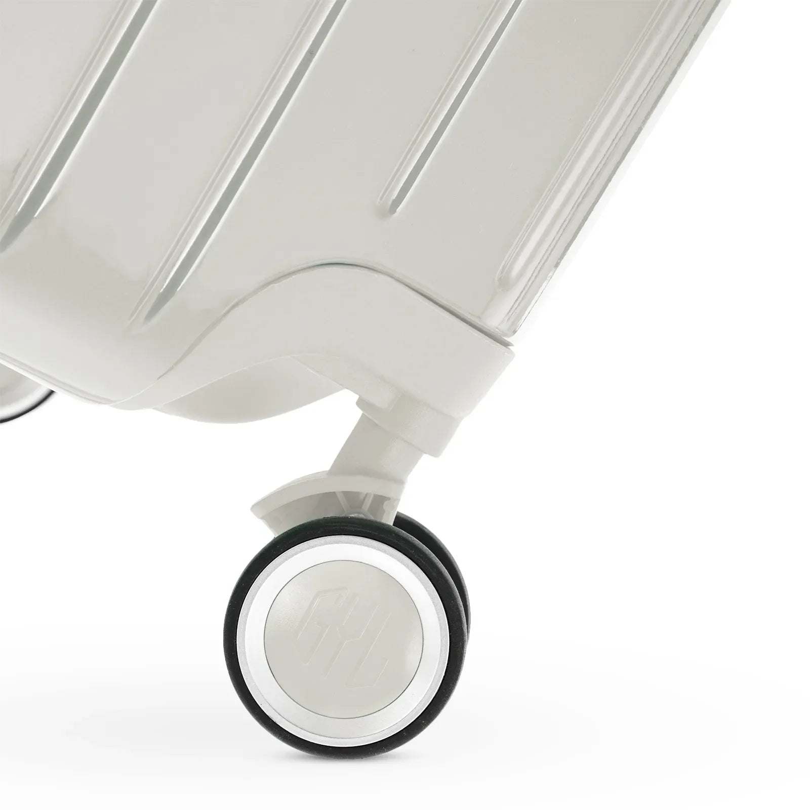 360° double wheel of the GYL Intemporelle sand suitcase with GYL logo engraved on the hub. #couleur_sable