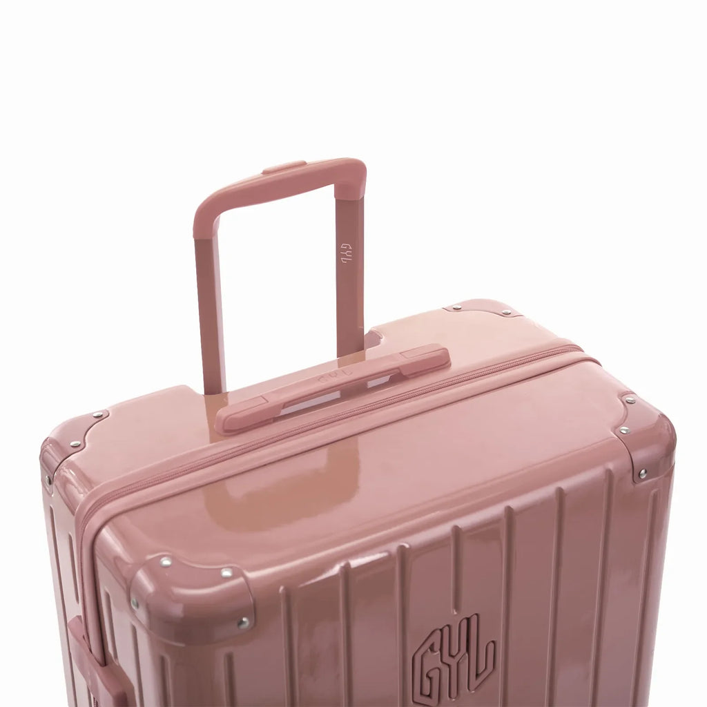 Extended GYL telescopic trolley handle on the Intemporelle rose gold polycarbonate suitcase. #couleur_rose gold