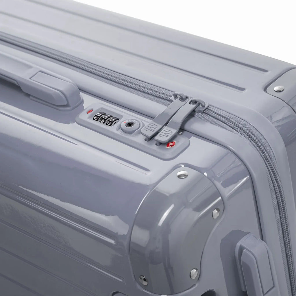 TSA combination lock and double GYL zip slider on the Intemporelle silver hard-shell suitcase. #couleur_argent