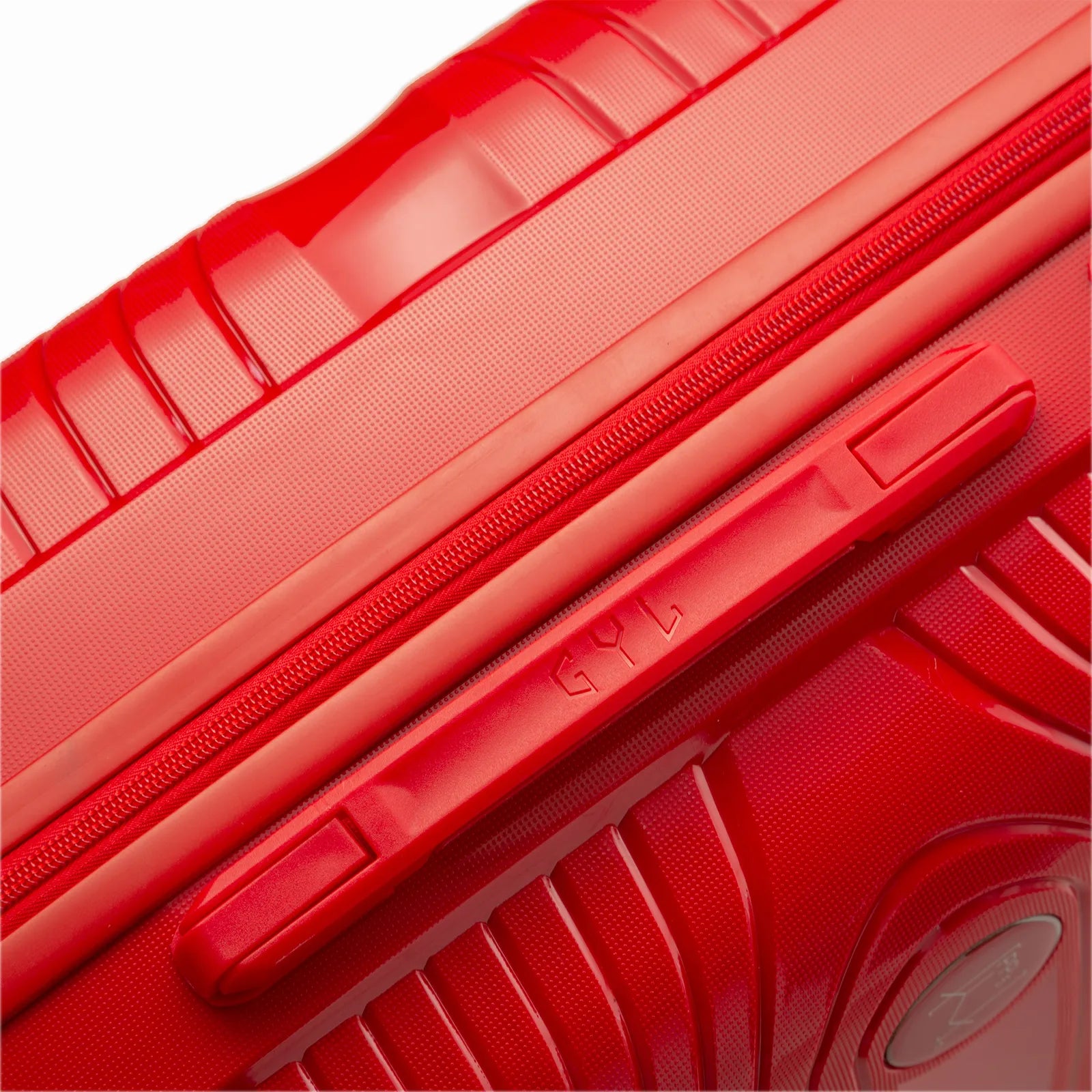 Detail of the side handle and GYL logo on the red Signature suitcase. #couleur_red
