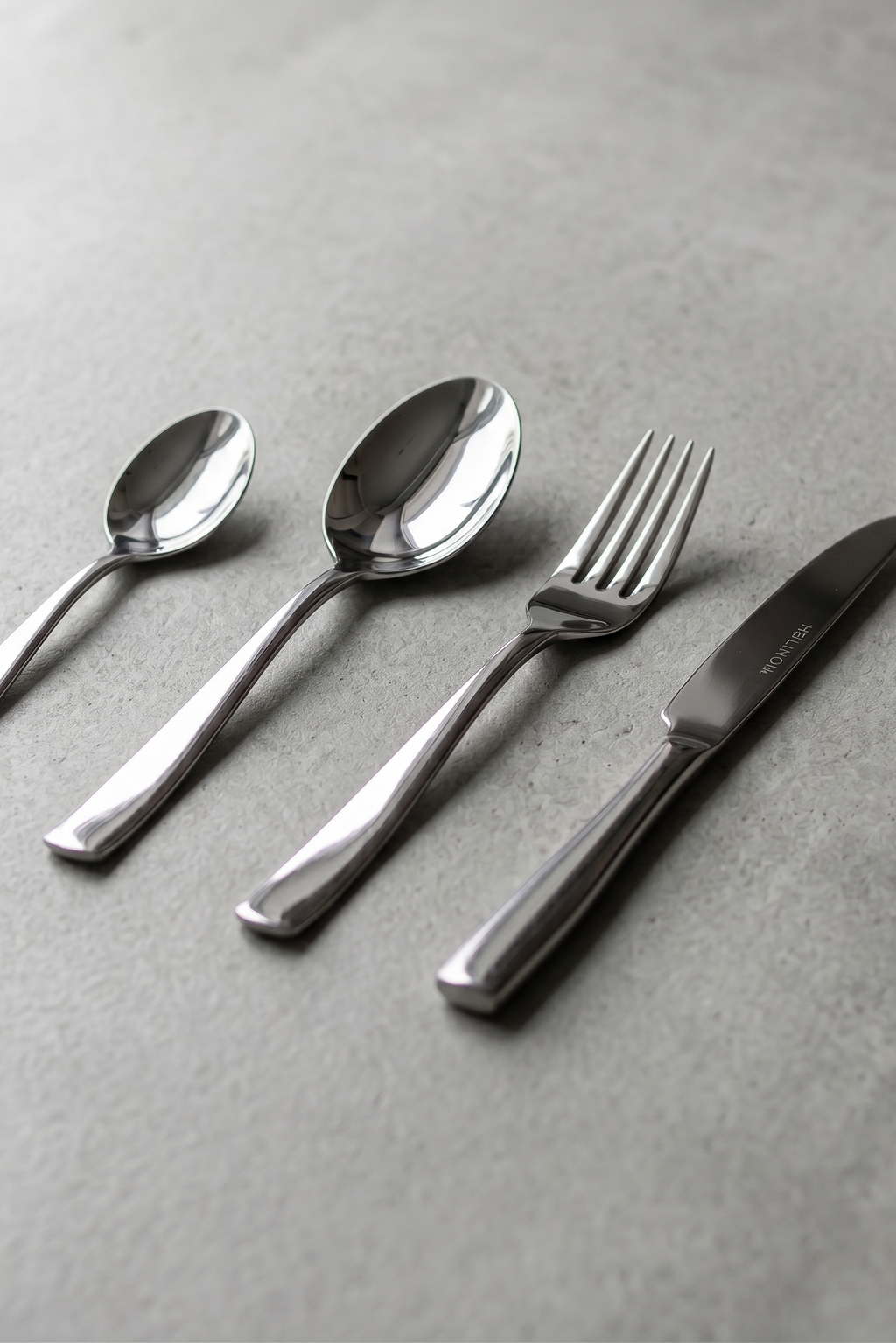 24 Piece Cutlery Set - Stainless Steel - Polished Mirror Finish Stainless Steel