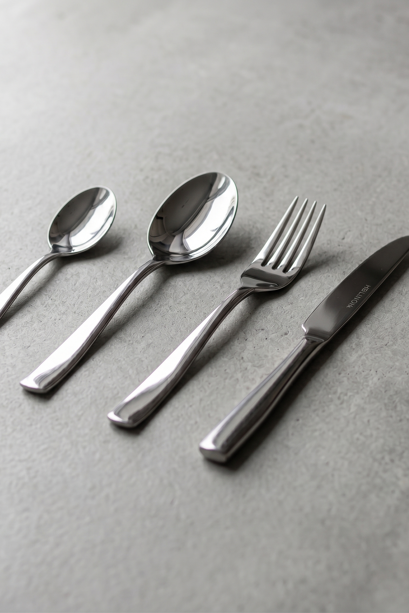 24 Piece Cutlery Set - Stainless Steel - Polished Mirror Finish Stainless Steel