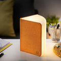 Gingko Design – Smart Book LED-lampe - Harmony Orange Hør - 2 Størrelser, bordlampe i form af en åben bog, varmt lys