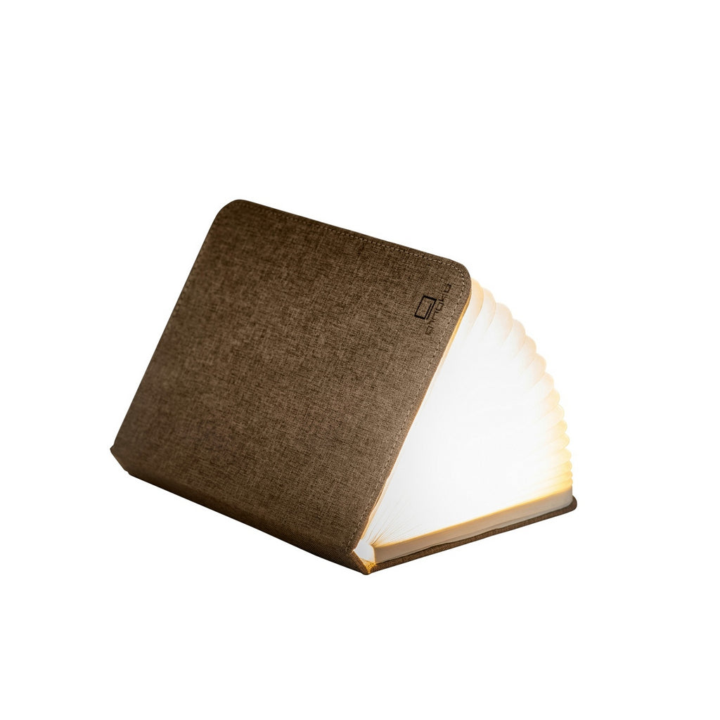 Gingko Design – Lampada Smart Book LED - Lino Marrone Caffè - Mini, libro luminoso marrone aperto su sfondo bianco, vista di tre quarti