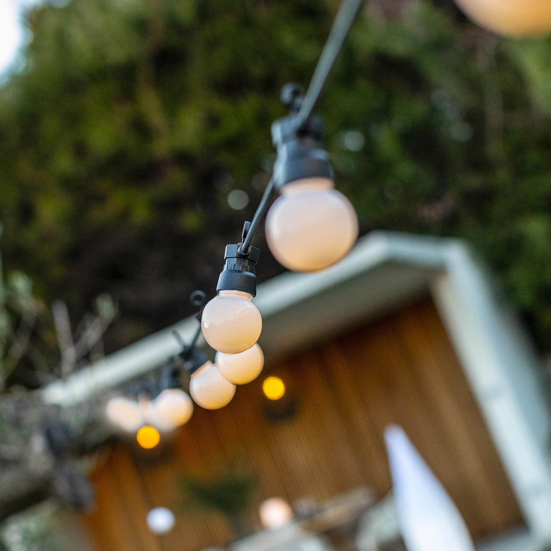 Connectable outdoor light garland 20 warm white LED guinguette globes PARTY MILKY 9.60m 8 modes - REDDECO.com