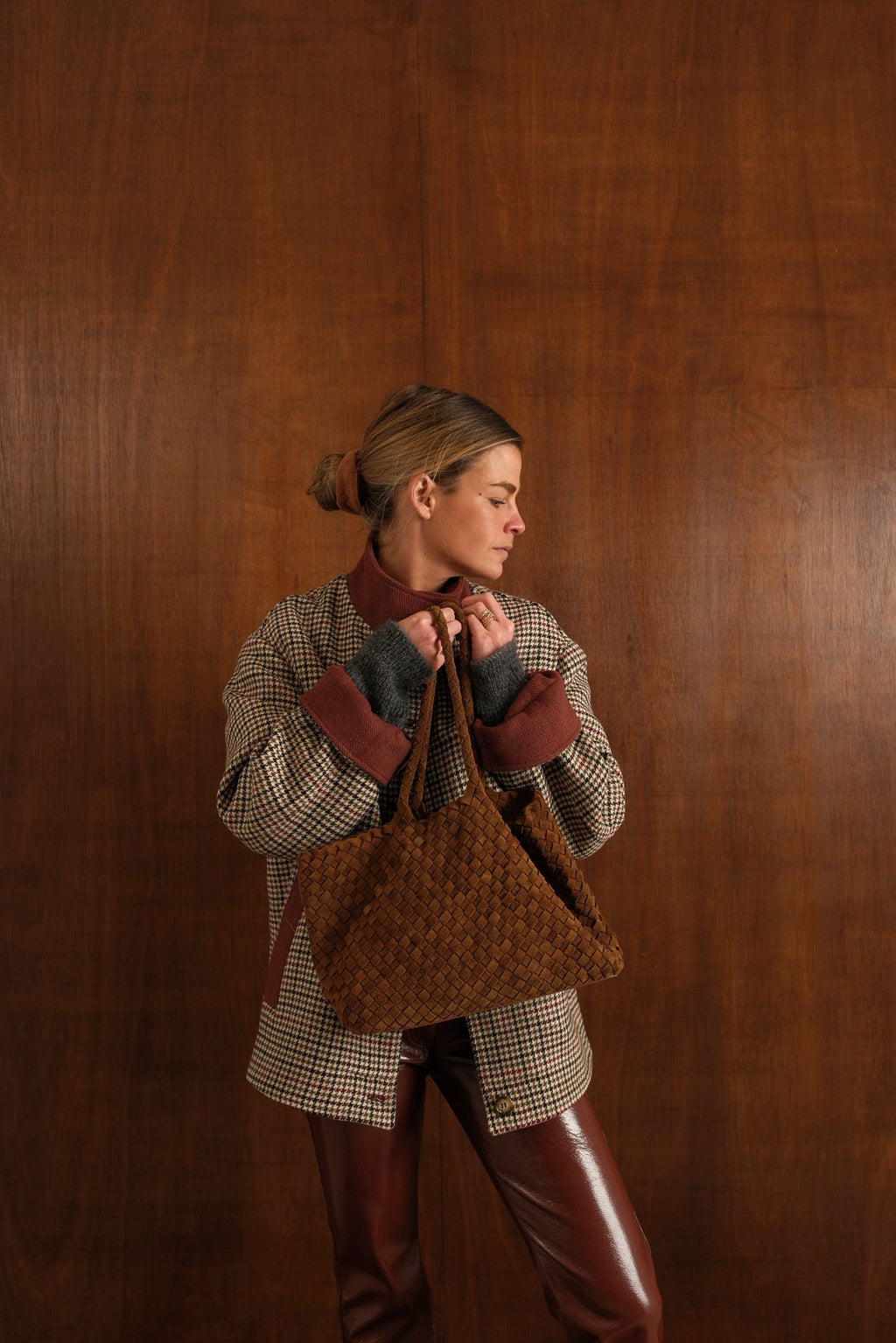 Bolso Maxi Ante Trenzado Camel