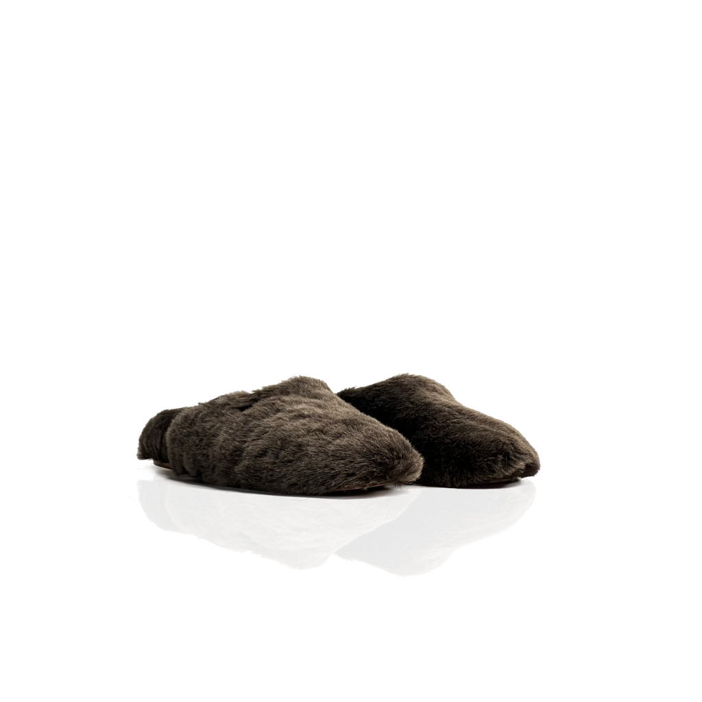 Mules Cloudy