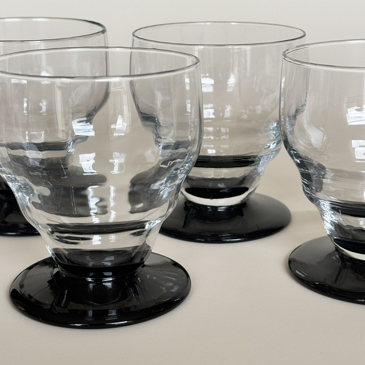 4 Copas Con Pie Negro
