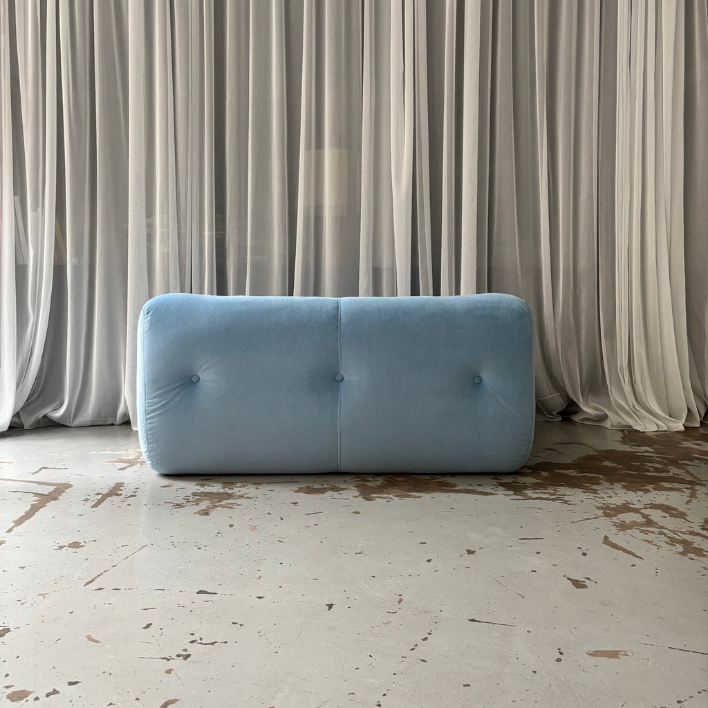 Sofá de 2 plazas Kali azul de Michel Ducaroy para Ligne Roset