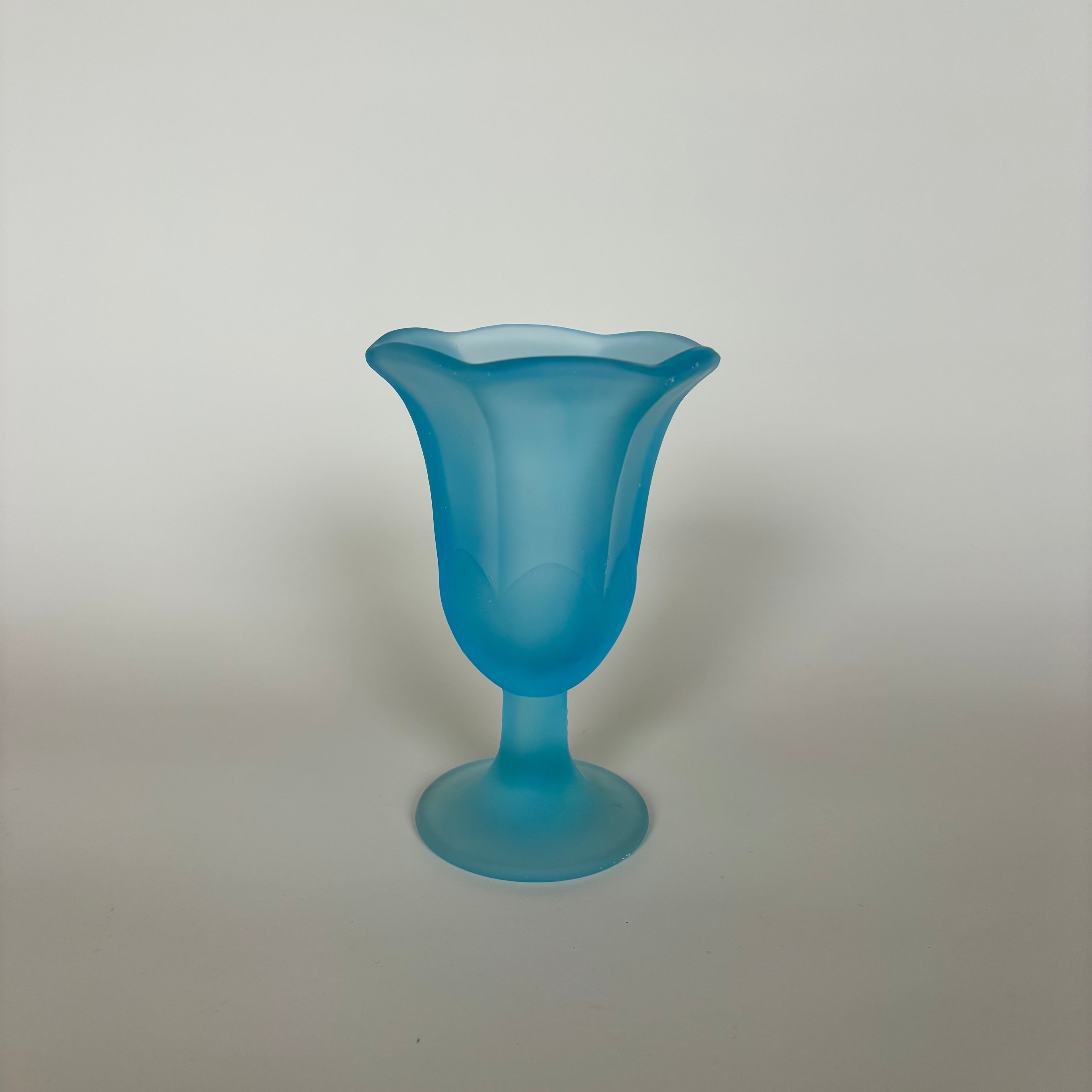 Jarrón de vidrio azul