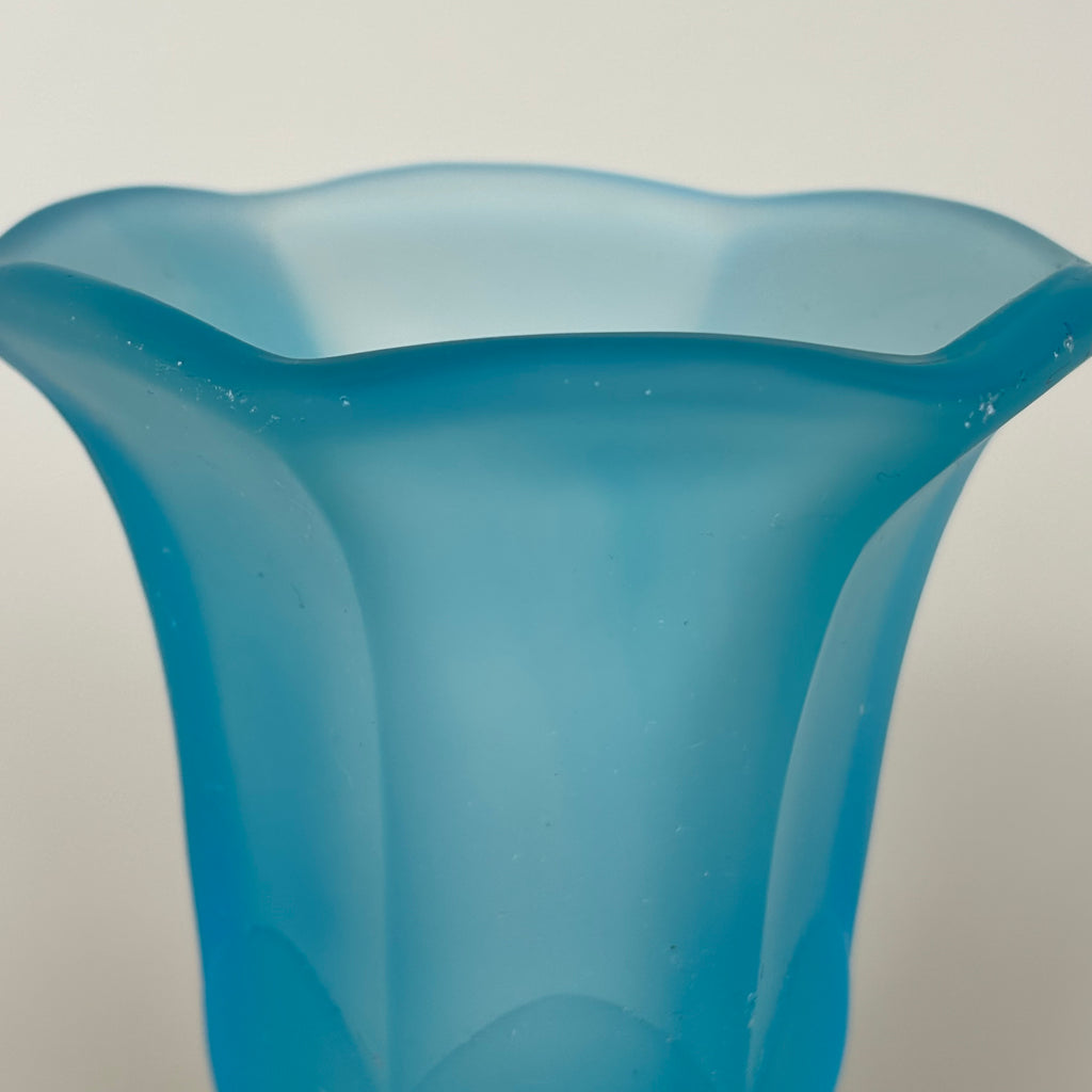 Jarrón de vidrio azul
