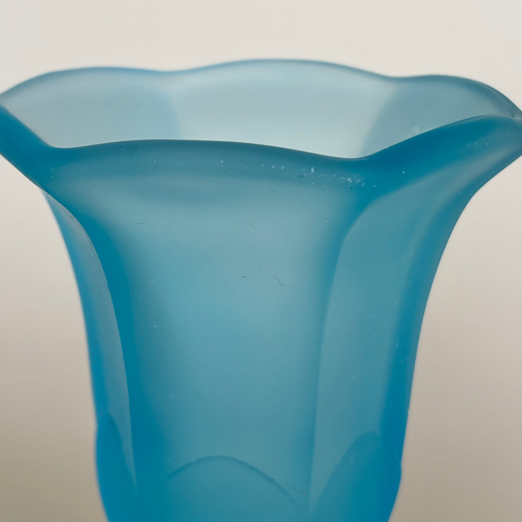 Jarrón de vidrio azul