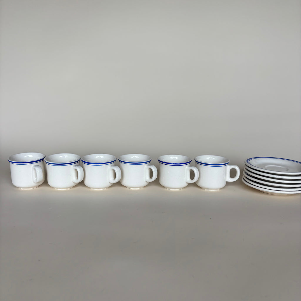 Ensemble De 6 Tasses Et Soucoupes