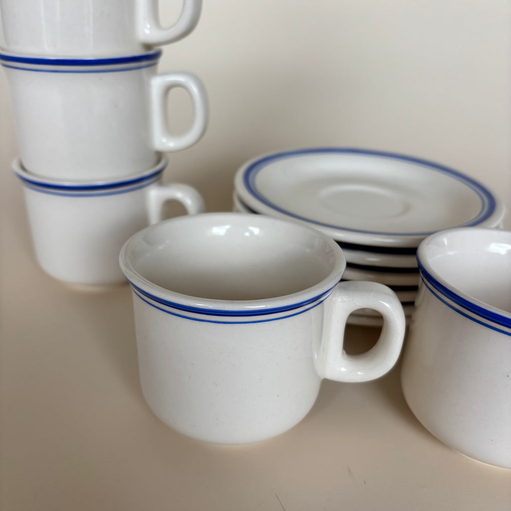 Ensemble De 6 Tasses Et Soucoupes