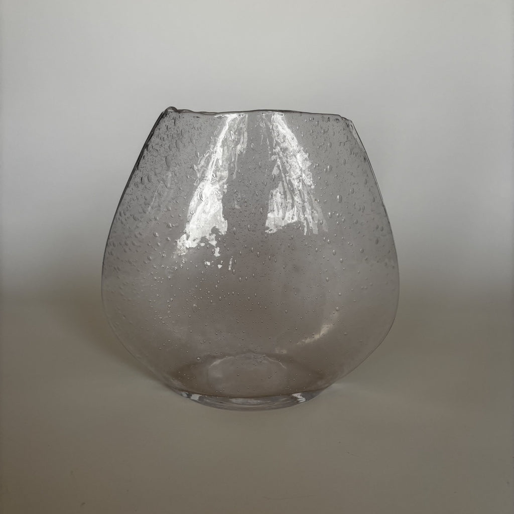 Jarrón rosa de cristal con burbujas