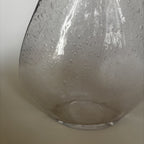 Jarrón rosa de cristal con burbujas