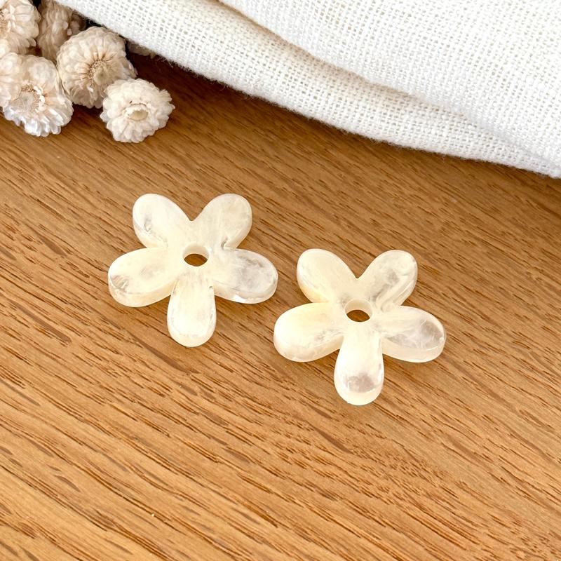 Fleurs "Maria" acétate-Boucles d'oreilles-instants-plaisirs-Écru-Instants Plaisirs | Bijoux